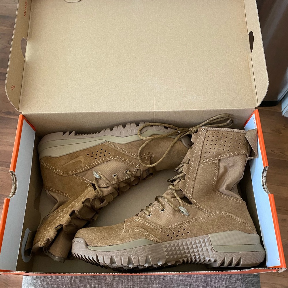 Men’s BRAND NEW Nike Tactical boots